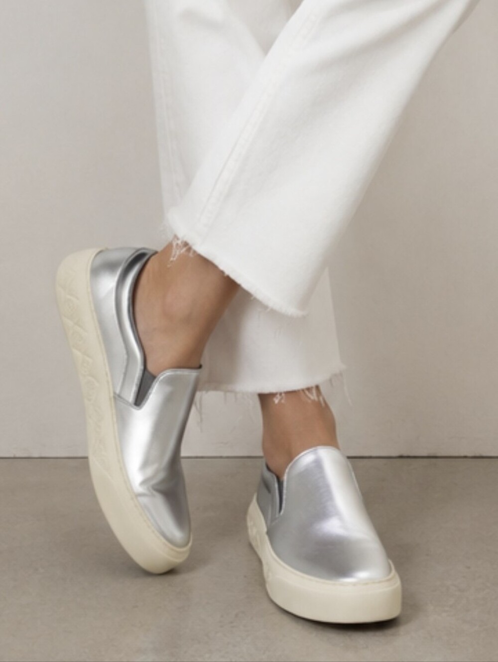 Tory Burch Ladybug Slip-On Sneakers Metallic Silver Leather Women's Sz 9 EUC